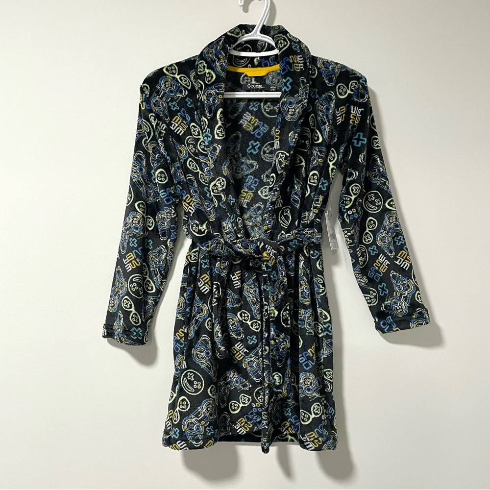 🟡2/$30 NEW George Gaming Pattern Robe (size M)